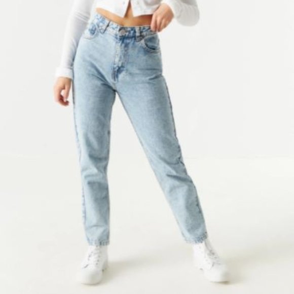 Ultra High Rise Light Wash Mom Jean - Picture 2 of 5